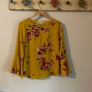 Counterparts floral top with flowy sleeves